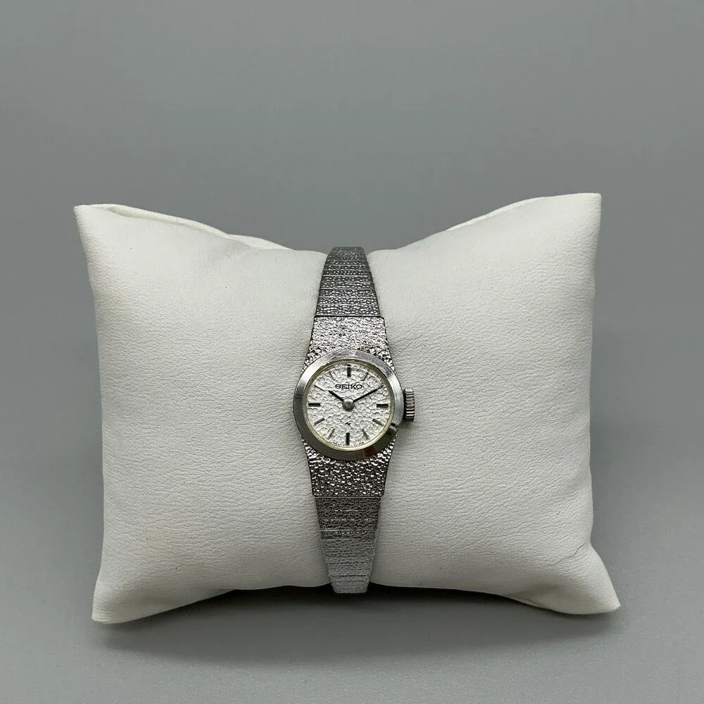 Vintage Seiko Womens Watch 16mm Silver Tone 11-0459 Round Dial Manual Wind 6.75
